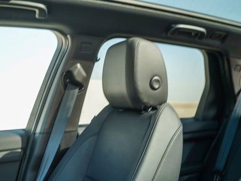 Certified 2024 Land Rover Discovery Sport Dynamic SE image 27