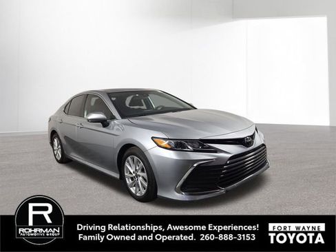 Used 2023 Toyota Camry LE FWD image 4