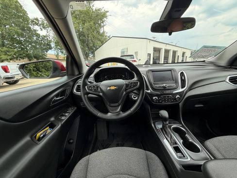 Used 2023 Chevrolet Equinox LT FWD image 2