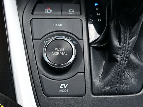 Used 2021 Toyota RAV4 XLE w/ Convenience Package AWD/4WD image 26