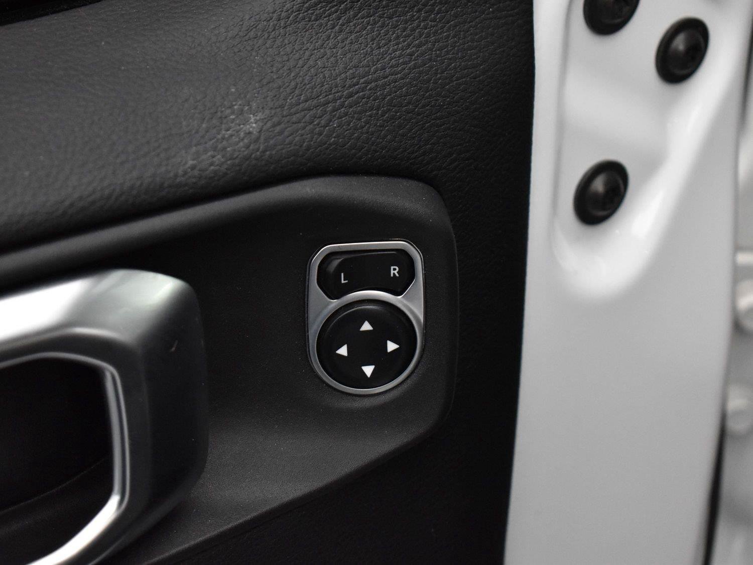Used 2020 Jeep Wrangler Unlimited Sahara AWD/4WD image 10