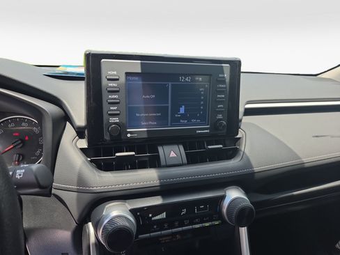 Used 2022 Toyota RAV4 LE FWD image 21