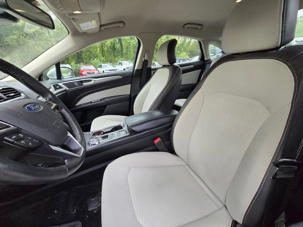 Used 2019 Ford Fusion SE w/ Equipment Group 151A FWD image 21