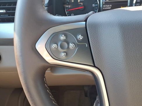 Used 2015 Chevrolet Suburban LT RWD image 21