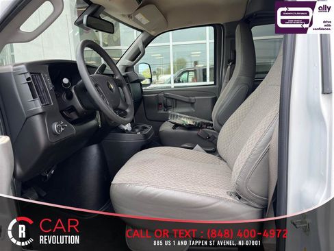 Used 2024 Chevrolet Express 3500 LT w/ LT Preferred Equipment Group RWD image 13