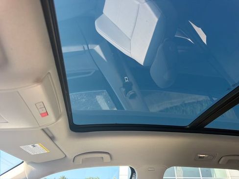 Certified 2023 Volkswagen Atlas SE w/ Panoramic Sunroof Package AWD/4WD image 23