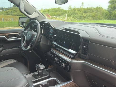 Used 2024 Chevrolet Silverado 1500 RST AWD/4WD image 28