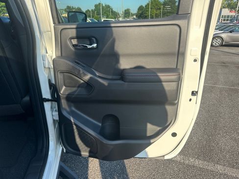 New 2025 Nissan Frontier PRO-4X w/ Pro Convenience Package image 16