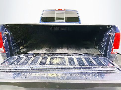Used 2010 Nissan Titan SE image 23