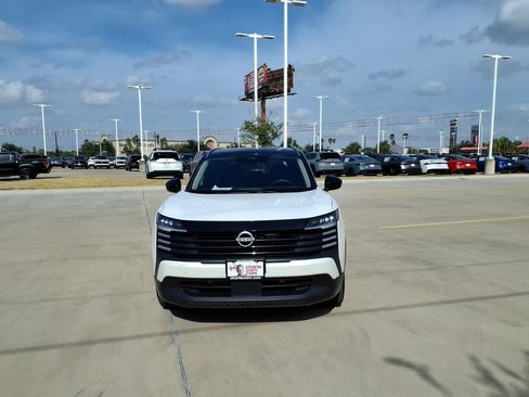 Used 2026 Nissan Kicks SV FWD image 8