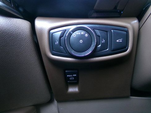 Used 2016 Lincoln MKX Reserve w/ Equipment Group 102A AWD/4WD image 18