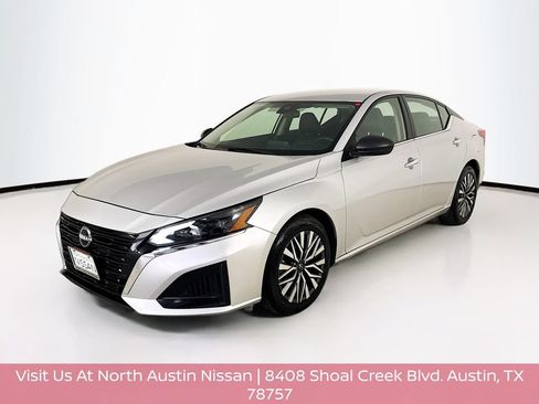 Used 2024 Nissan Altima 2.5 SV FWD image 4