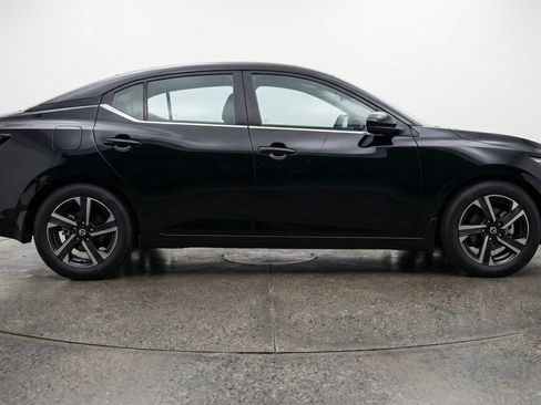 Used 2025 Nissan Sentra SV FWD image 11