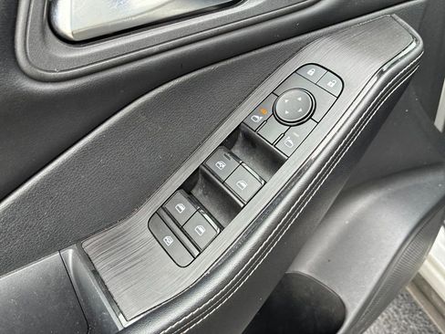 Used 2024 Nissan Rogue SV AWD/4WD image 12