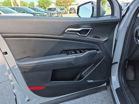 Used 2025 Kia Sportage SX AWD/4WD image 10