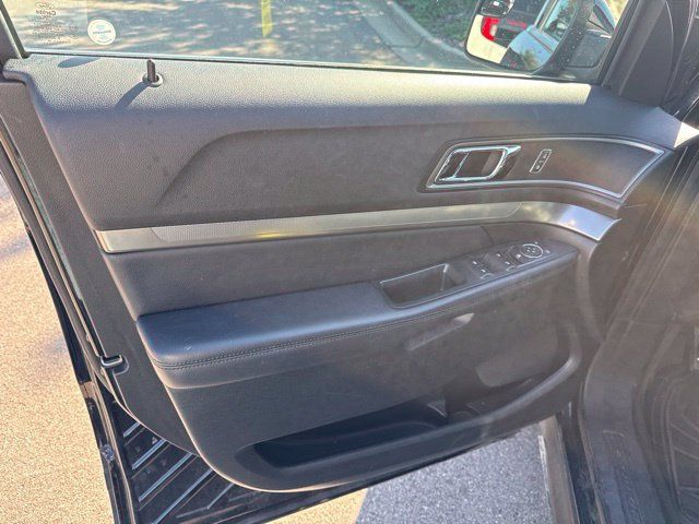Used 2018 Ford Explorer XLT w/ Equipment Group 202A FWD image 10