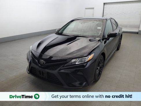 Used 2020 Toyota Camry SE image 1