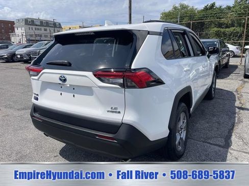 Used 2022 Toyota RAV4 LE AWD/4WD image 8