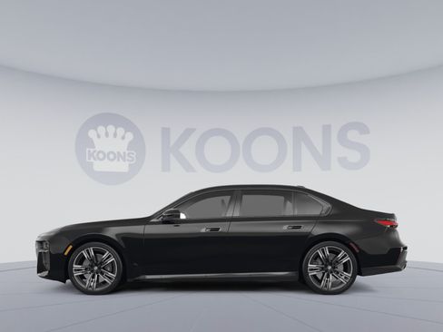 Used 2023 BMW 760i xDrive AWD/4WD image 2
