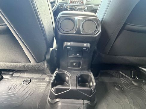 Used 2019 Jeep Wrangler Unlimited Sahara AWD/4WD image 24