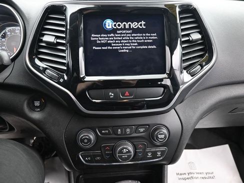 Used 2019 Jeep Cherokee Limited image 20