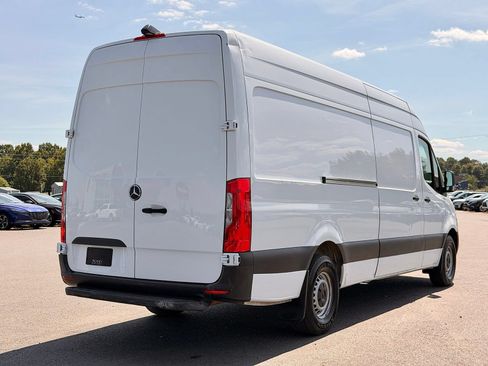 Used 2021 Mercedes-Benz Sprinter 2500 image 7