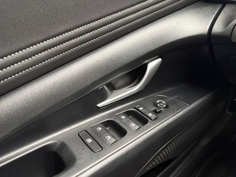 Used 2023 Hyundai Elantra Limited image 4