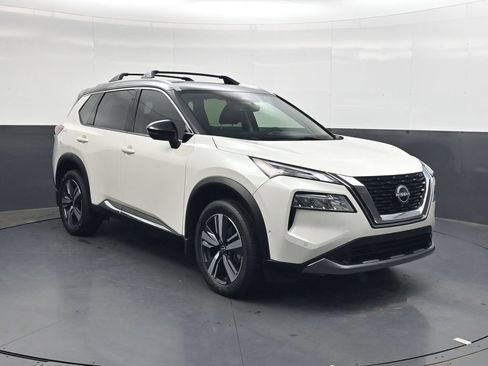 Used 2023 Nissan Rogue SL w/ SL Premium Package FWD image 2