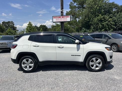 Used 2018 Jeep Compass Latitude w/ Popular Equipment Group FWD image 3