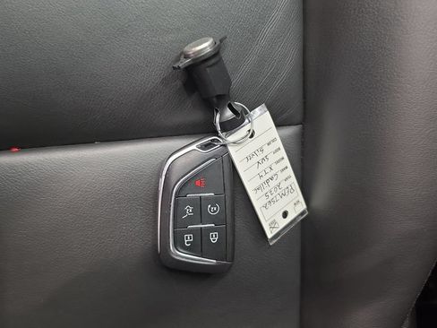 Used 2025 Cadillac XT4 Premium Luxury FWD image 37