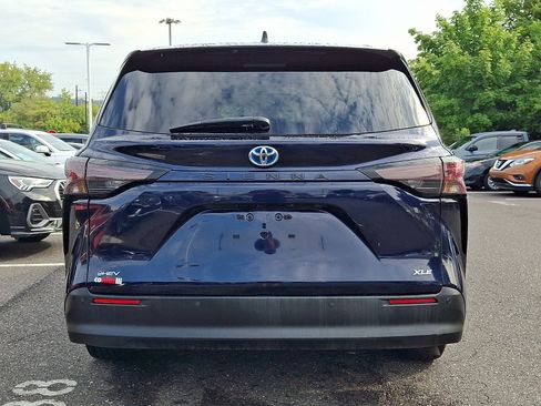 Used 2025 Toyota Sienna XLE FWD image 5
