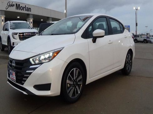 Used 2025 Nissan Versa SV image 2