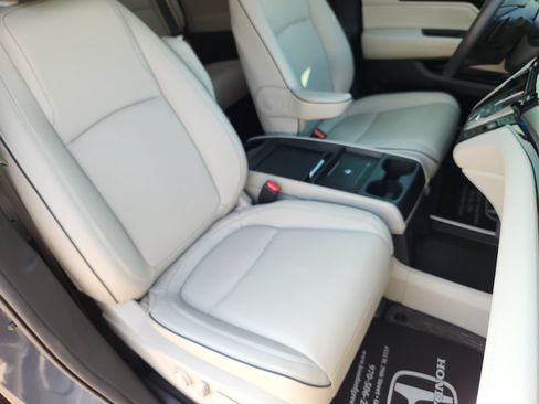 Certified 2025 Honda Odyssey Touring image 17