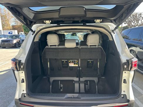 Used 2025 Toyota Sienna XLE w/ XLE Plus Package FWD image 21