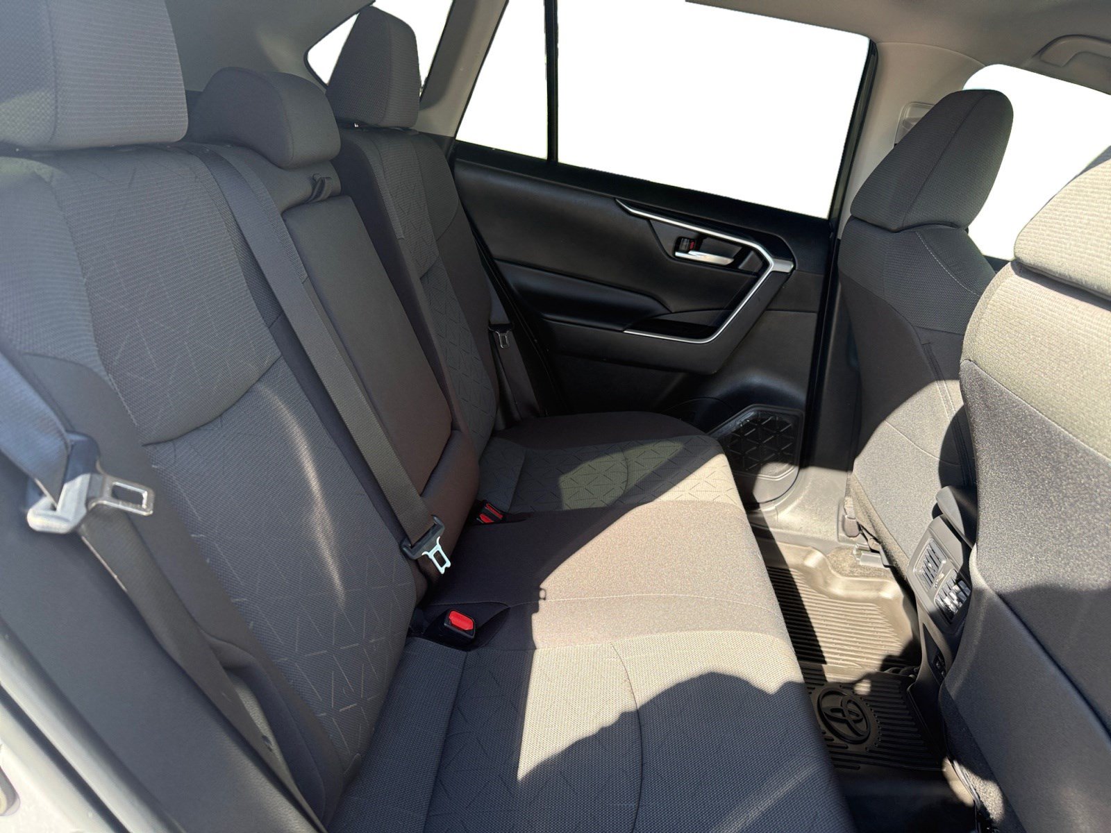 Used 2024 Toyota RAV4 XLE AWD/4WD image 18