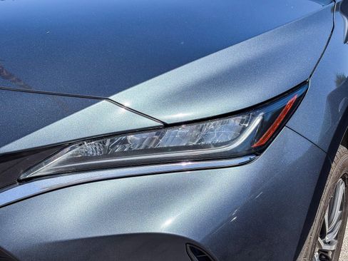 Certified 2021 Toyota Venza LE AWD/4WD image 8