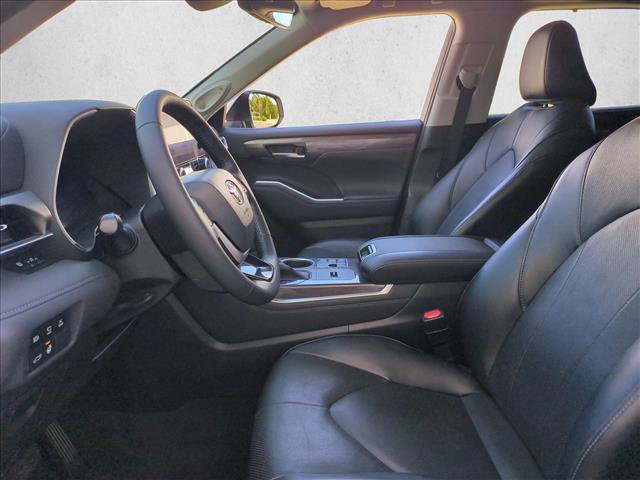 Used 2023 Toyota Highlander Limited AWD/4WD image 16