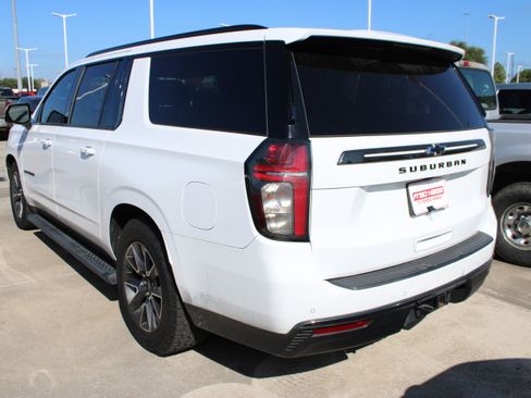 Used 2022 Chevrolet Suburban Z71 w/ Z71 Off-Road Package AWD/4WD image 7