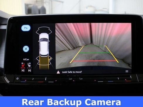 Used 2025 Volkswagen Atlas Cross Sport SE image 4