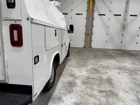 Used 2018 Chevrolet Express 3500 w/ Power Convenience Package RWD image 10