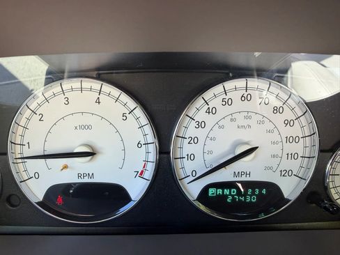 Used 2004 Chrysler Sebring Limited w/ Driver Convenience Group FWD image 34