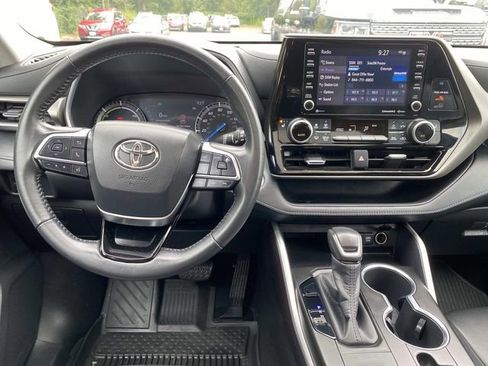 Used 2020 Toyota Highlander XLE image 6