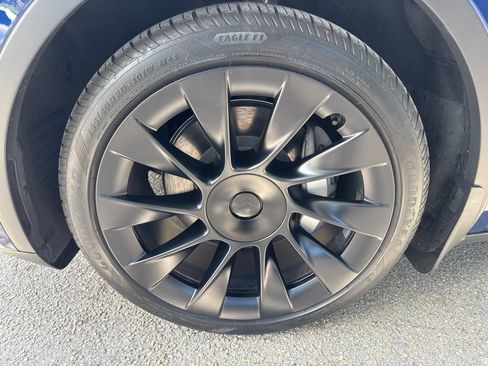 Used 2025 Tesla Model Y Long Range RWD image 11