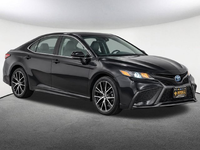 Used 2024 Toyota Camry SE FWD image 2