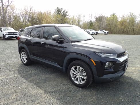 Used 2021 Chevrolet TrailBlazer LS FWD image 3