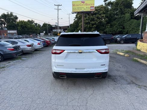Used 2018 Chevrolet Traverse Premier w/ Driver Confidence II Package FWD image 4