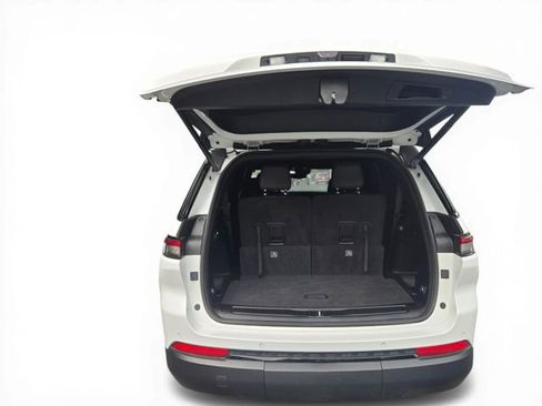 Used 2023 Jeep Grand Cherokee L Laredo image 10