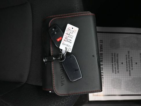 Used 2025 Toyota 4Runner SR5 AWD/4WD image 10