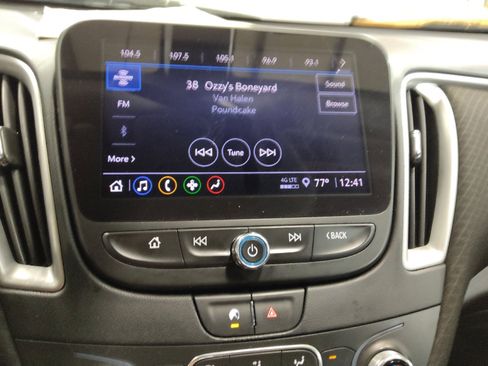 Used 2022 Chevrolet Malibu LT FWD image 25