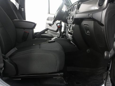 Used 2023 Jeep Gladiator Sport image 18